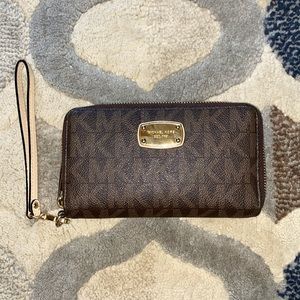 Michael Kors Wallet/Phone Holder